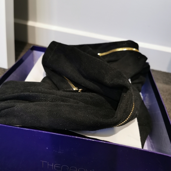 Sexy thigh high black boots with gold Zip, size 8 - Picture 4 of 4